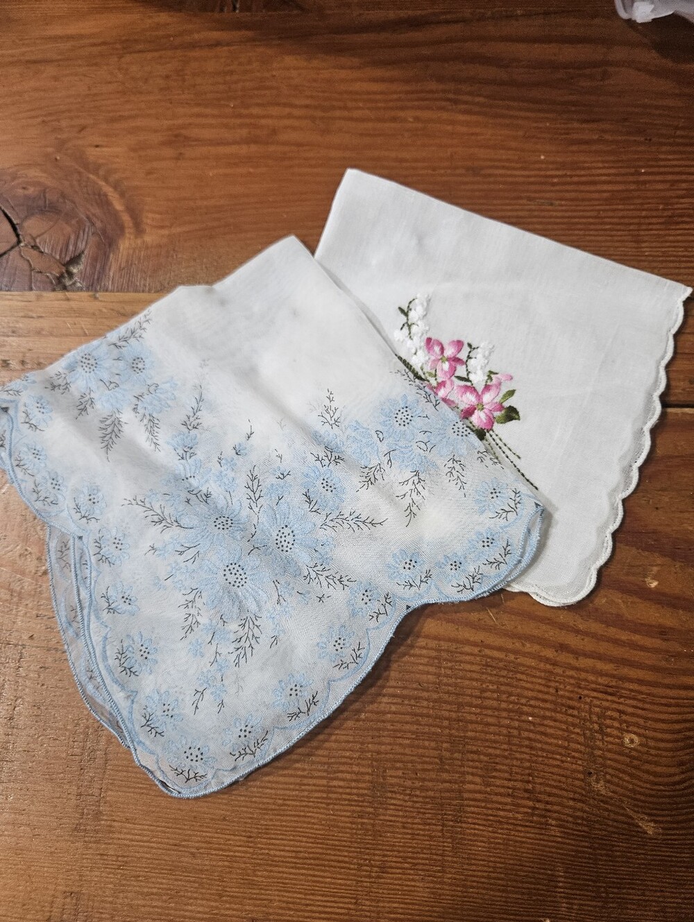 Vgt Hankies Blue& White Swiss Made Sheer & White Lilly Of The Valley (2)